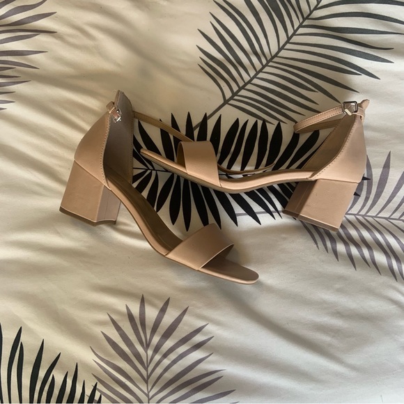 Nude shoes - Picture 1 of 5